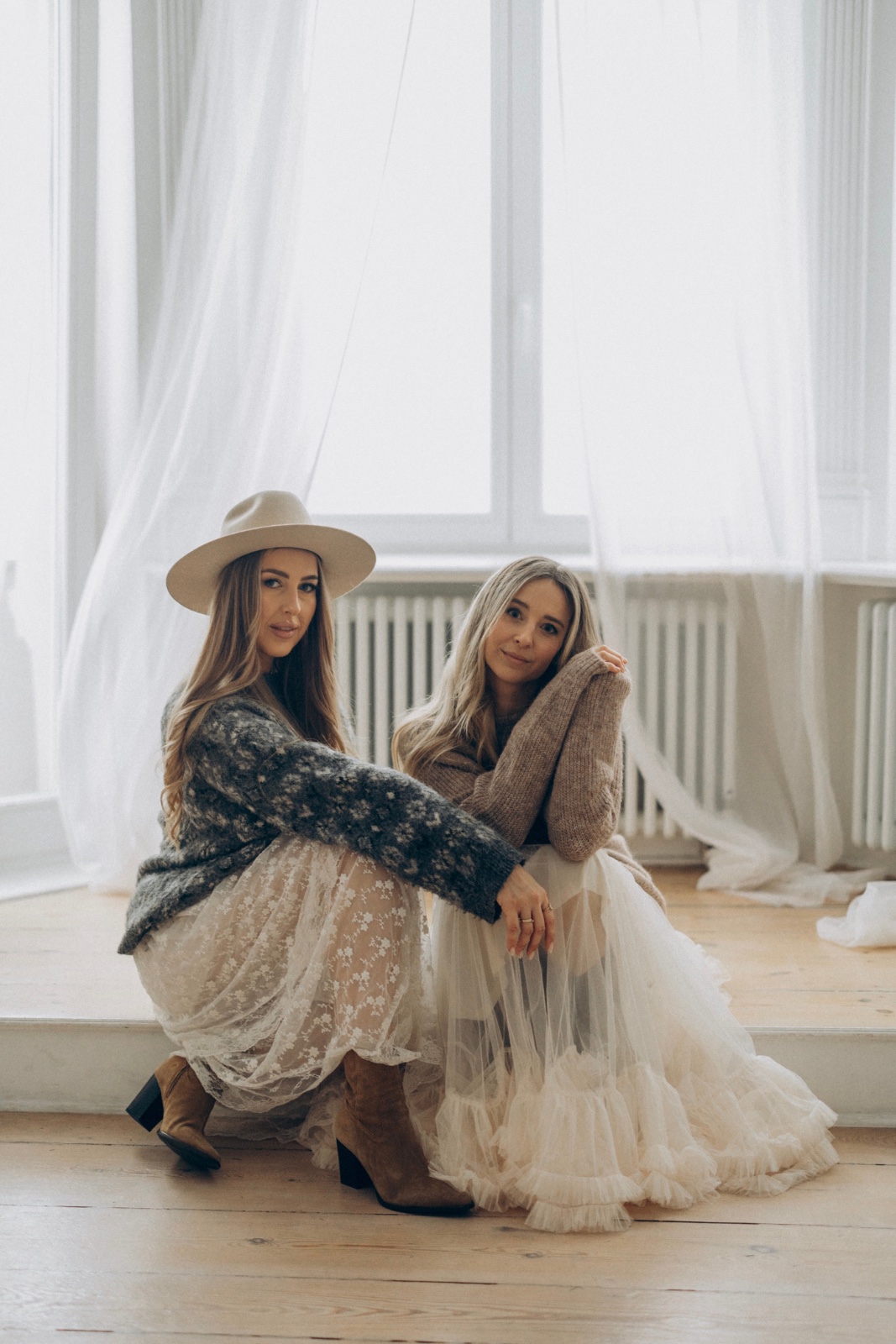 Założycielki Aloha Studio podczas rozmowy